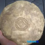 Packaging view of Bronze Zodiac Frog Statue Coin Design 18x18x18 cm label details and pack finish