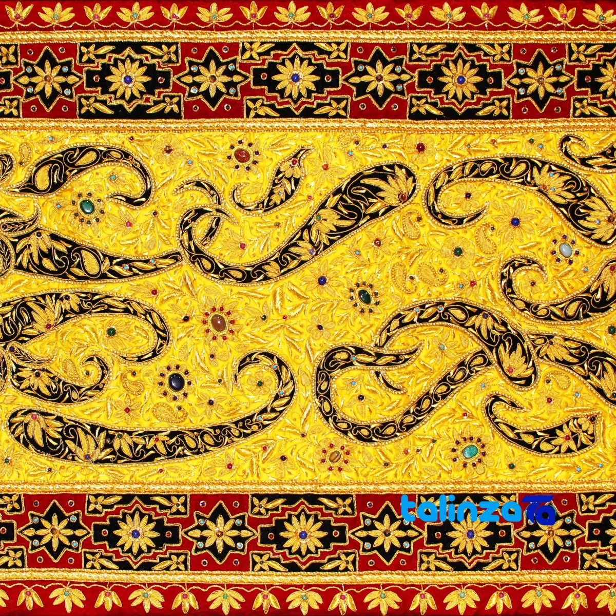 Detail view of Jewel Wall Carpet Paisley 15000 grams pile texture close-up