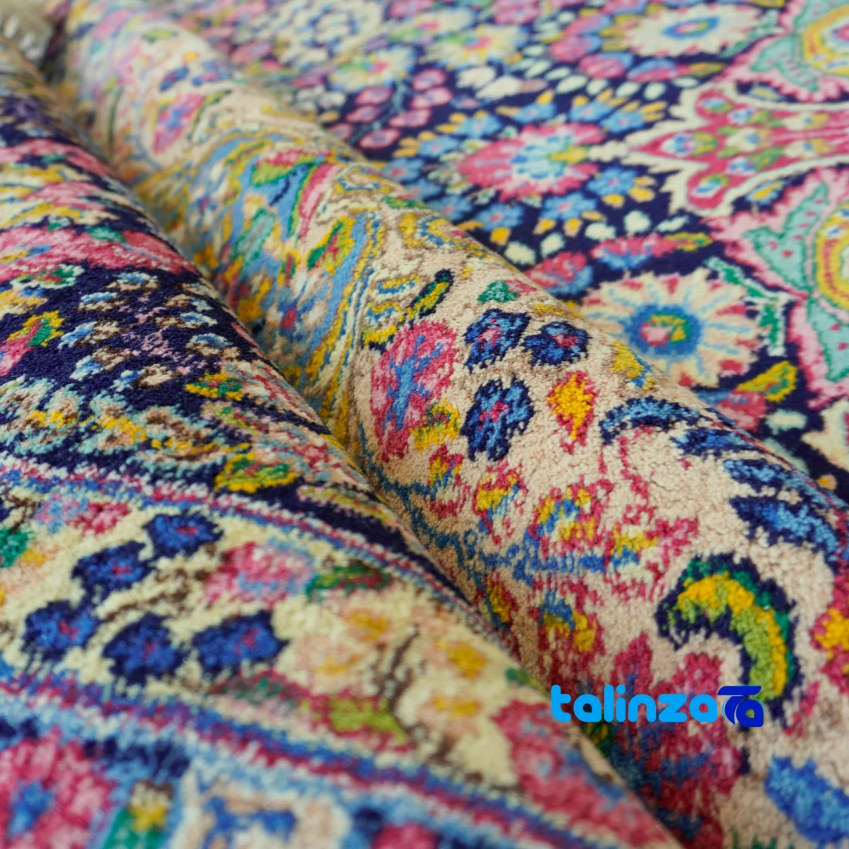 Kerman Handwoven Carpet Rectangle Traditional Design pile texture close-up (Detail view)