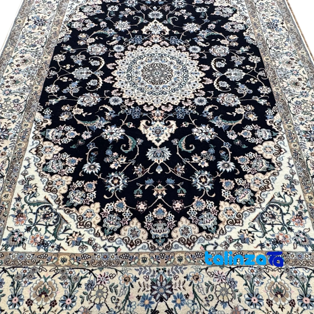 Weave close-up of Nain Handwoven Rug Model 1422 material and craftsmanship