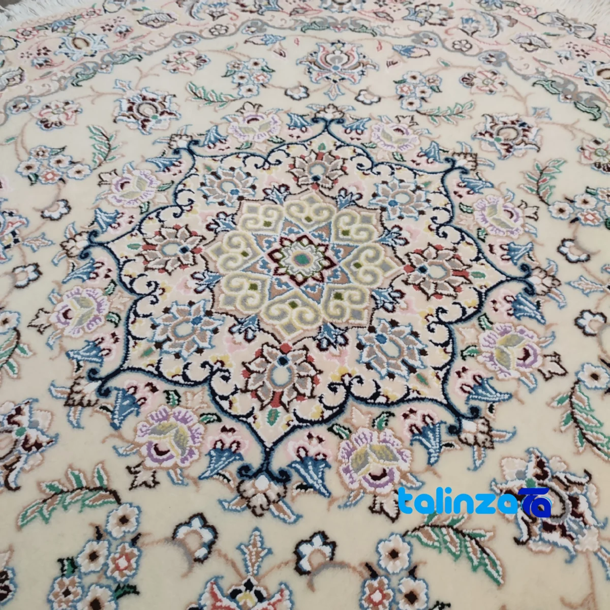 Nain Handwoven Round Carpet Premium Design binding and edges (Corner detail)
