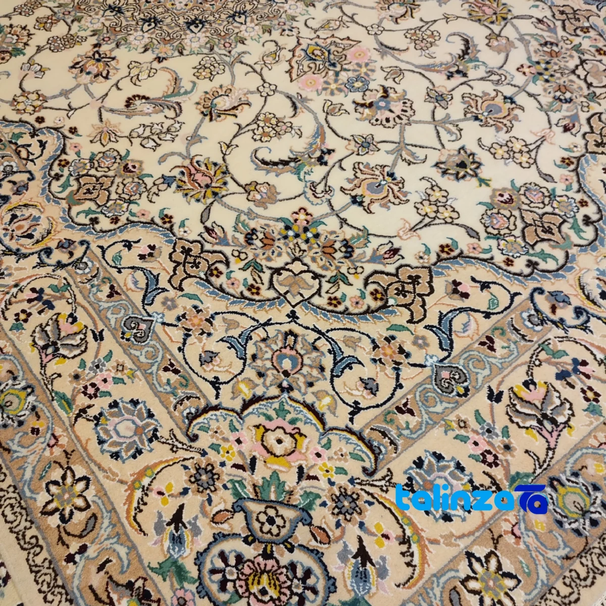 Nain Handmade Carpet Elegant Design 250x160x2 cm - Edge view showing border and finishing