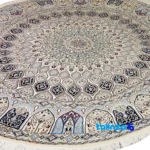 Corner detail of Nain Handmade Round Rug Colorful Design binding and edges