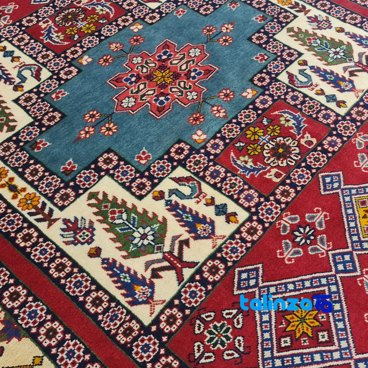 Qashqai Handwoven Carpet Traditional Design binding and edges (Corner detail)