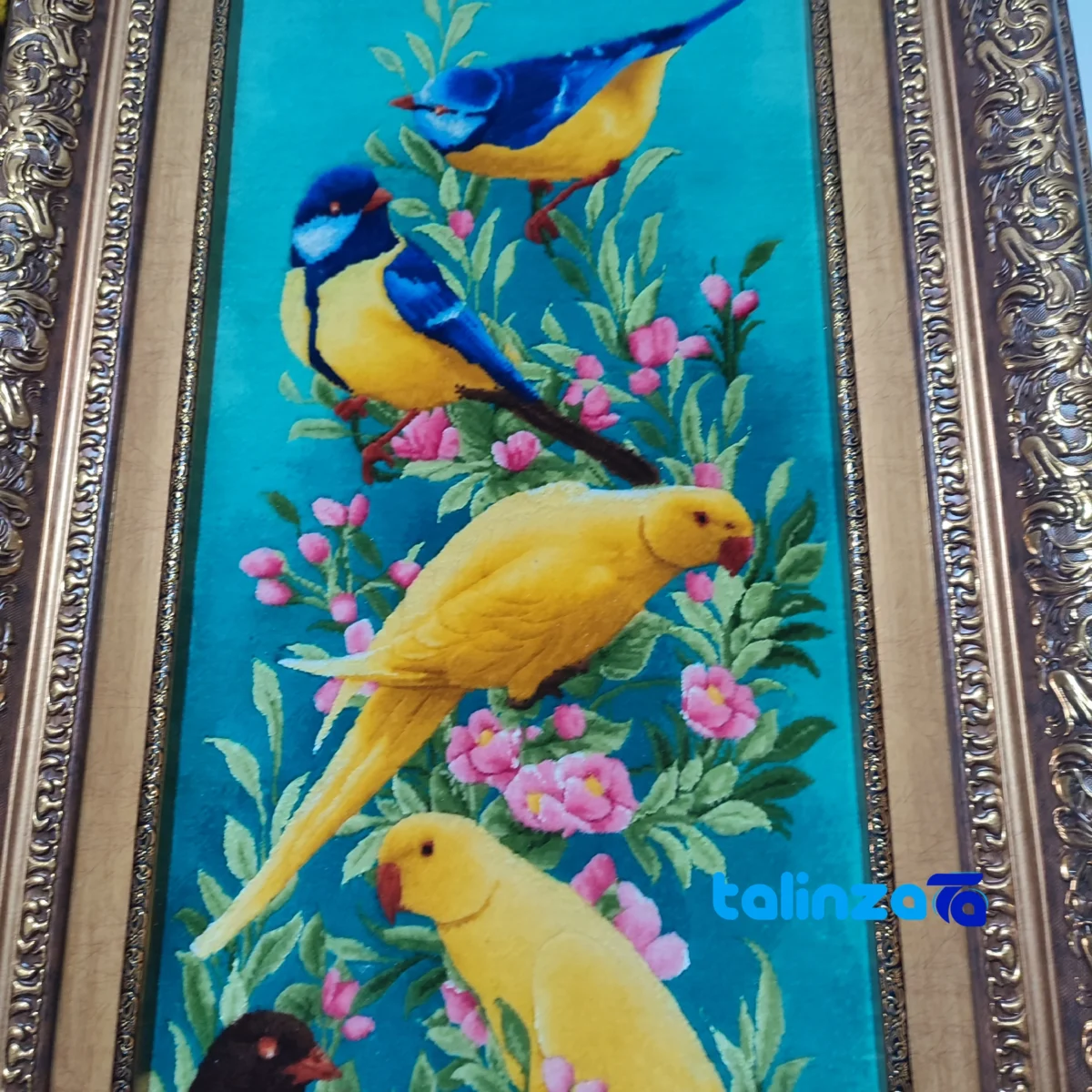 Edge view of RT Handwoven Carpet Tapestry Parrot Design border and finishing
