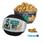 Detail view of Akbar Rastgoo Salted Cashews 270 g Snack Bag Single Pack close-up salted cashew kernels