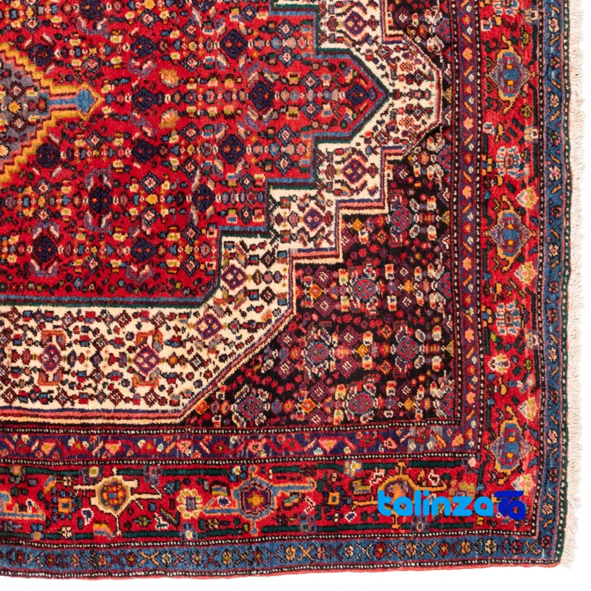 Se Persia Handwoven Carpet Traditional Design - In-room view showing room styling and scale