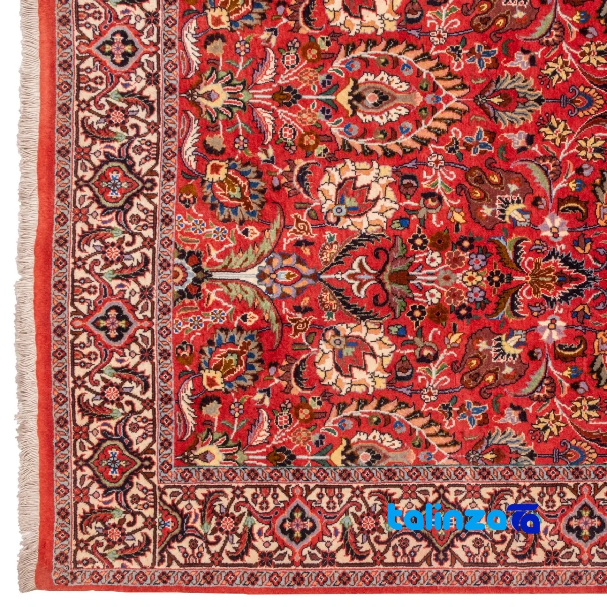 Room setting of Si Persia Handwoven Carpet Elegant Red Design floor placement example