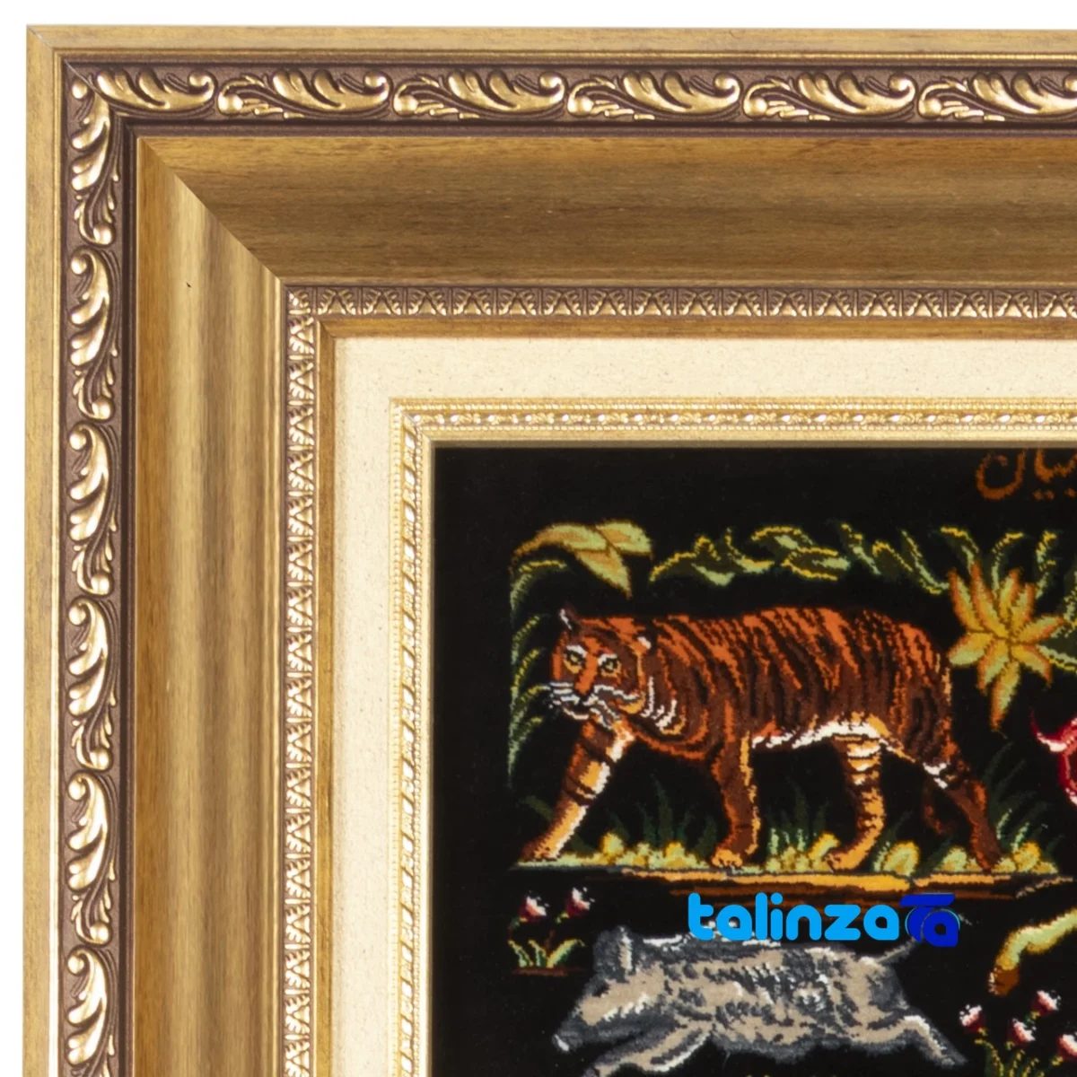 Top view of Si Persia Handwoven Tapestry Hunting Scene pattern and color tone