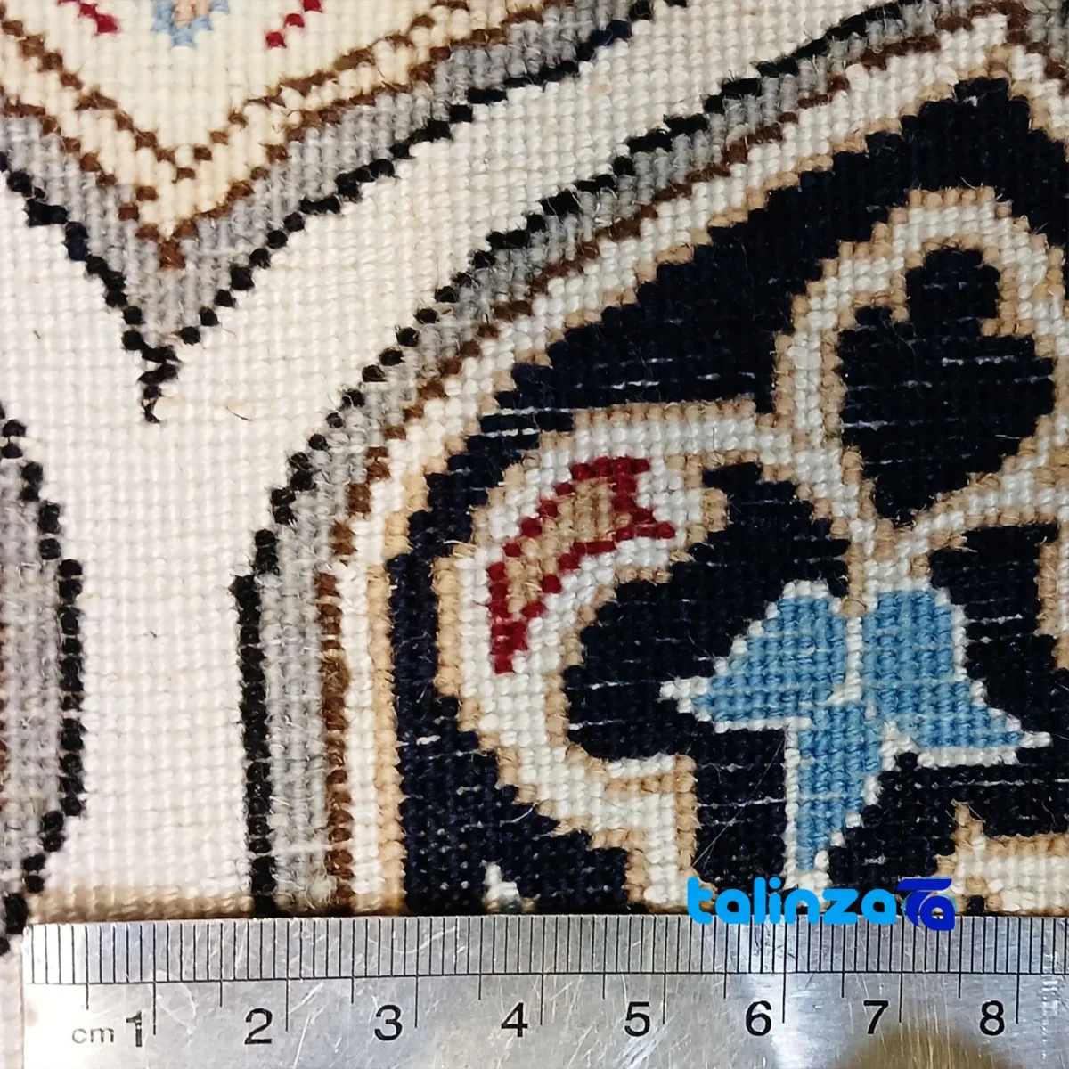 Top view of Nain Handmade Round Rug Colorful Design pattern and color tone