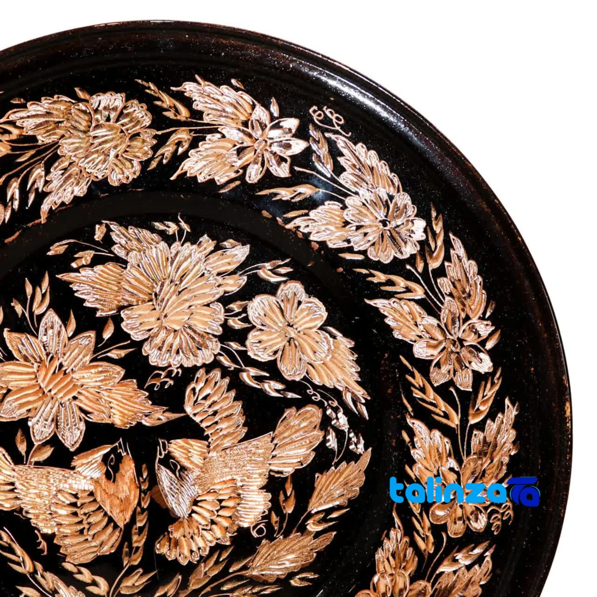Close-up of Spershiny Handcrafted Plate Elegant Floral Design saffron strand quality
