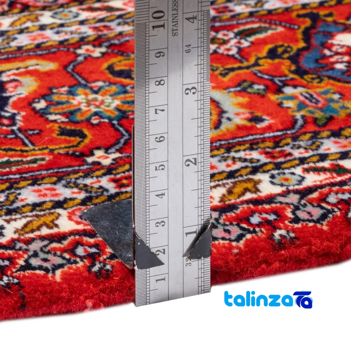 Edge view of Si Persia Handwoven Rug Elegant Design border and finishing