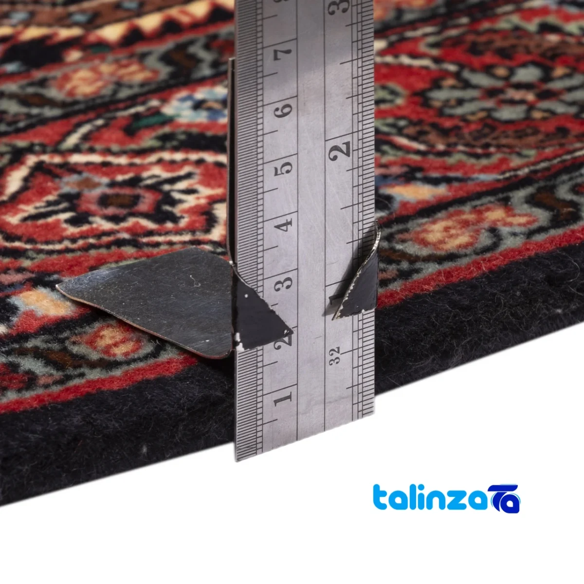 Edge view of Si Persia Handwoven Carpet Luxurious Design border and finishing