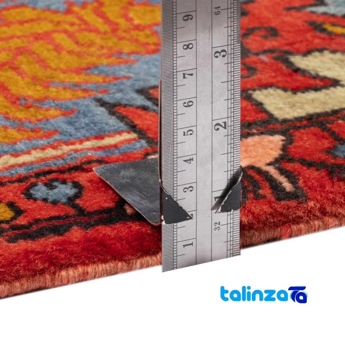Edge view of C Persia Handwoven Rug Elegant Design border and finishing