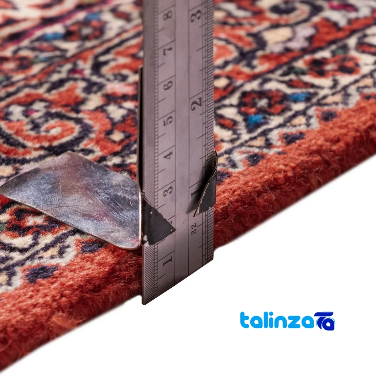 Corner detail of Si Persia Handwoven Rug Luxurious Design binding and edges