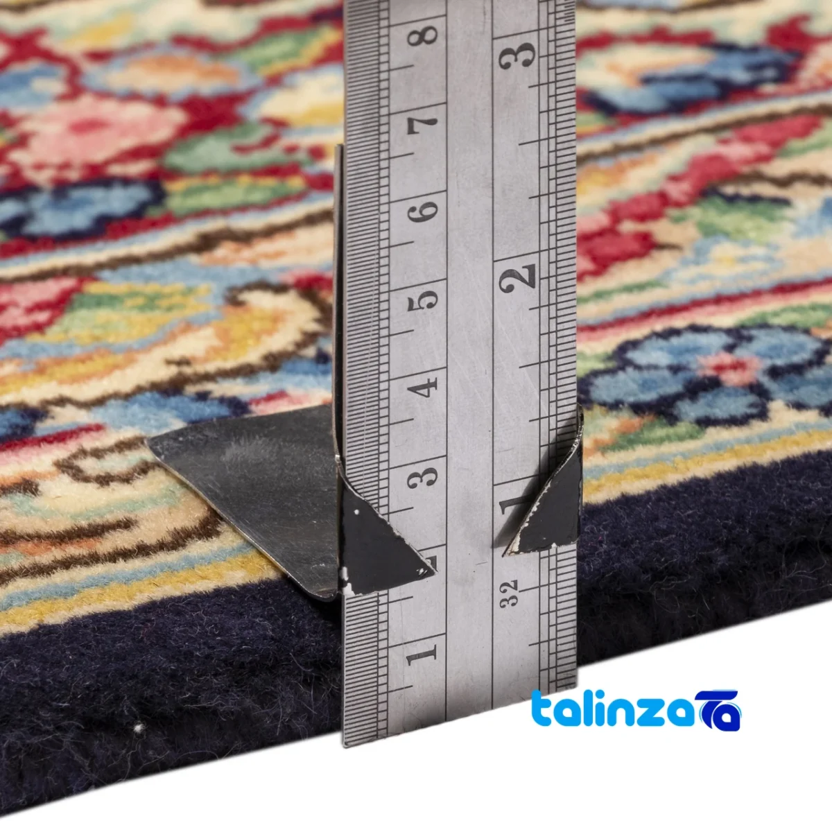 Corner detail of C Persia Handwoven Rug 11m2 Elegant Design 385x290x1 cm binding and edges