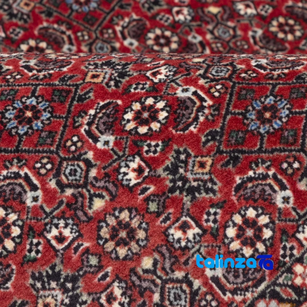 C Persia Handwoven Rug - Luxurious Red Design 196x102x1 cm room styling and scale (In-room view)