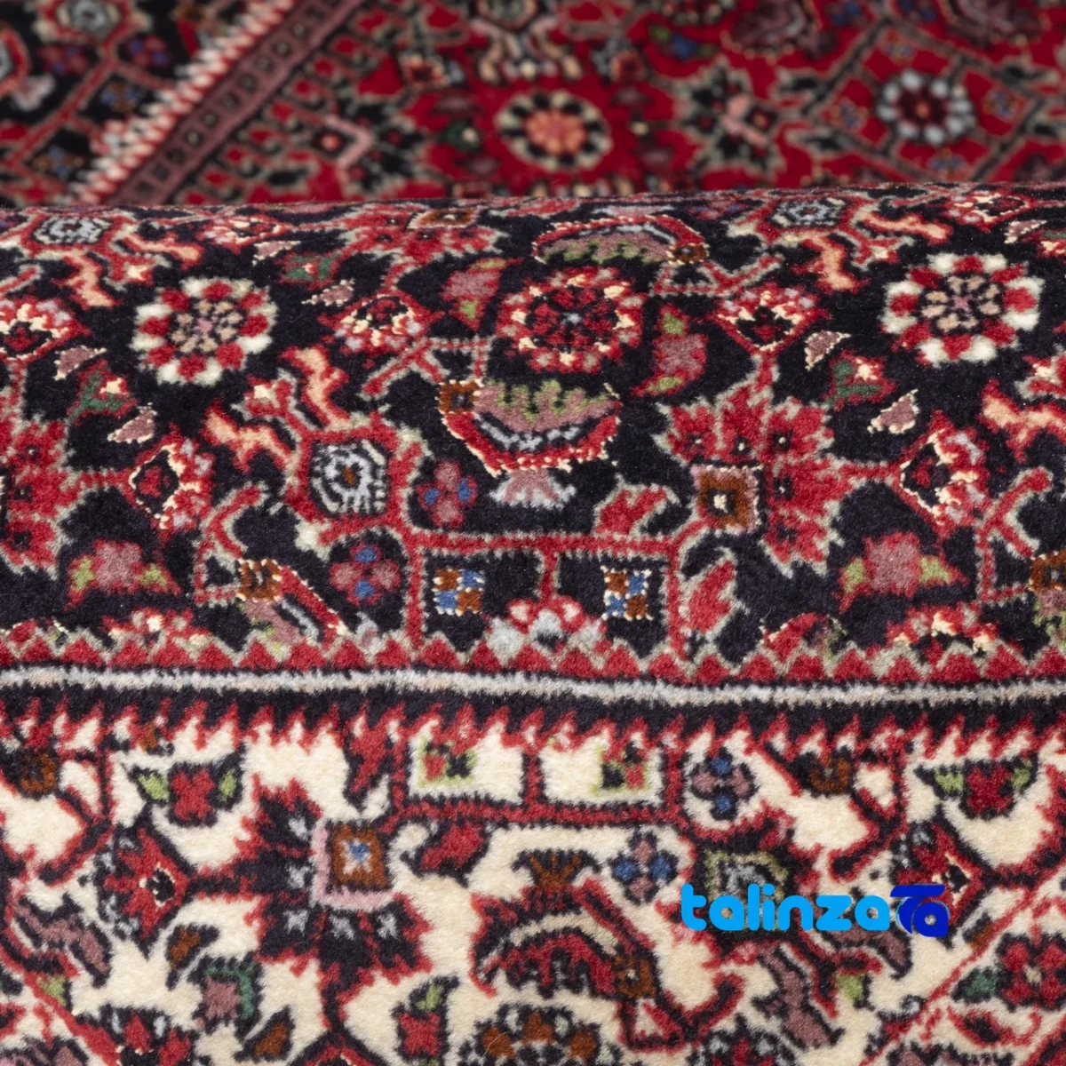 Room setting of Si Persia Handwoven Rug Elegant Design floor placement example